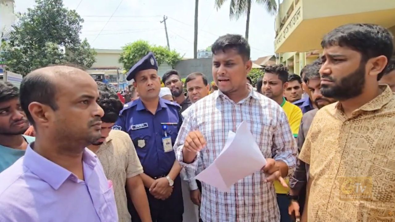 আকস্মিক হাসপাতাল পরিদর্শনে এমপি হাসনাত, অনুপস্থিত ৫ চিকিৎসককে শোকজ