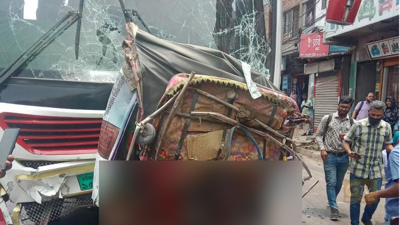গাজীপুরে অটোরিক্সাকে বাসের ধাক্কা, নিহত ২