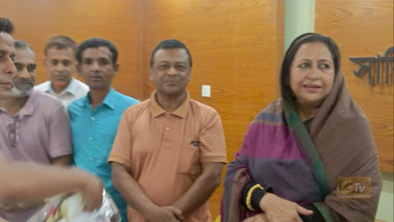 পবনাপুর মহিলা কলেজটির এমপিও নিয়ে অধ্যক্ষ ও এমপি মমতাজ আলোর আলোচনা