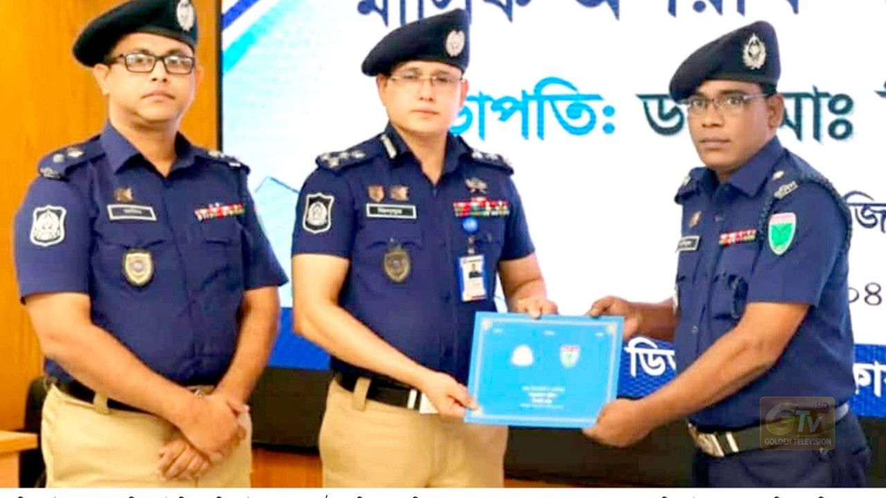 সিলেট রেঞ্জের মধ্যে শ্রেষ্ট অফিসার হিসেবে সম্মাননাপত্র গ্রহন করেন দিরাই থানার ওসি মোঃ আমিনুল ইসলাম