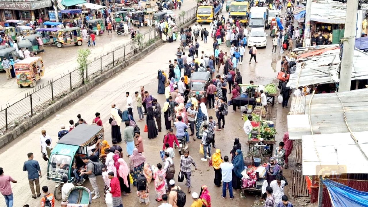 গাজীপুরে প্রায় ৮০০ কারখানায় ৩ দিনের ছুটি, সড়কে ‘ঈদযাত্রার’ চাপ