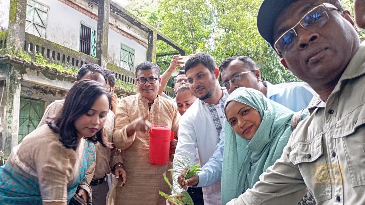 বাংলাদেশ পরিবেশ আন্দোলন (বাপা) উখিয়া উপজেলার উদ্যোগে শিক্ষার্থীদের মাঝে চারা বিতরণ ও বৃক্ষ রোপণ কর্মসূচি পালিত হয়।