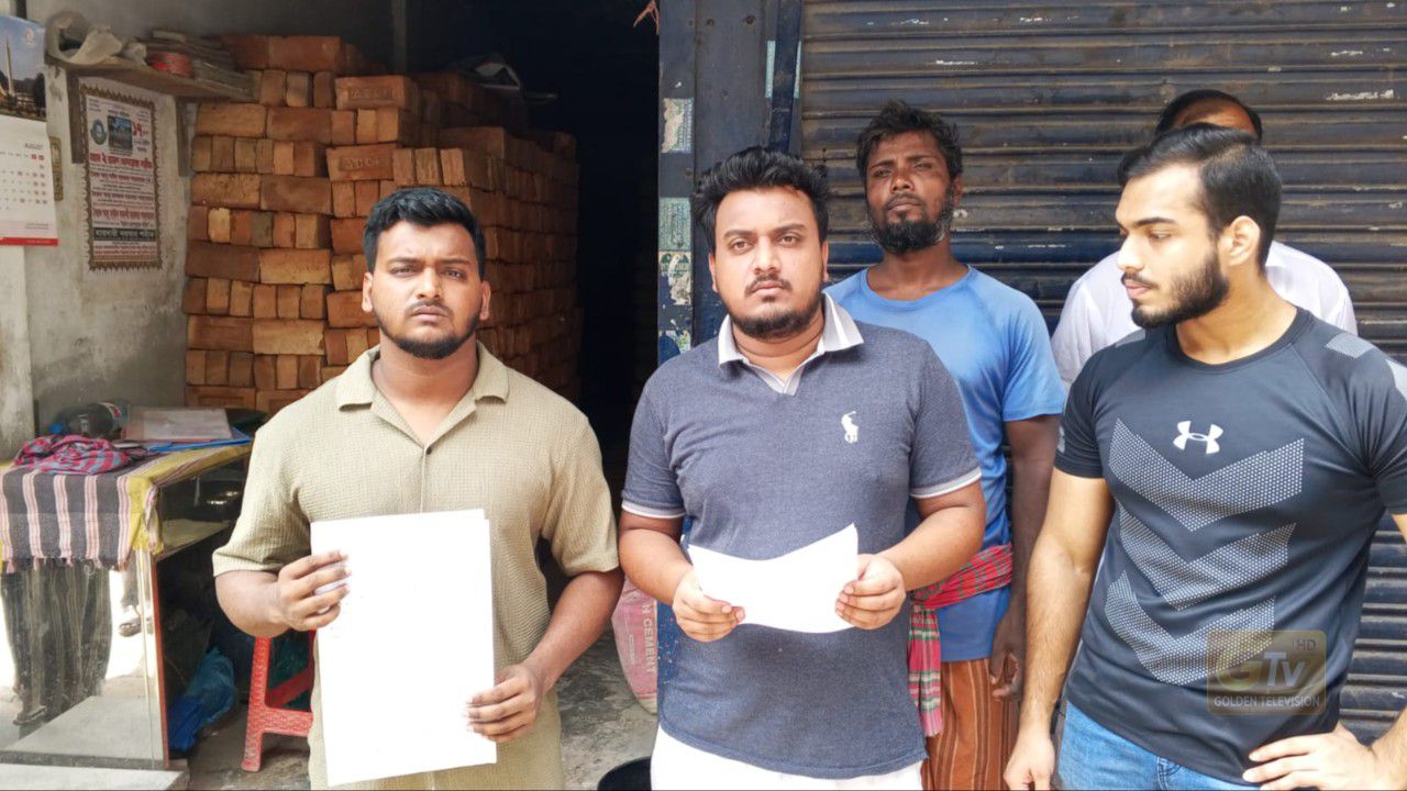 টাইটেলঃ দখলদার ও মিথ্যা মামলাবাজের বিরুদ্ধে এলাকাবাসীর মানববন্ধন