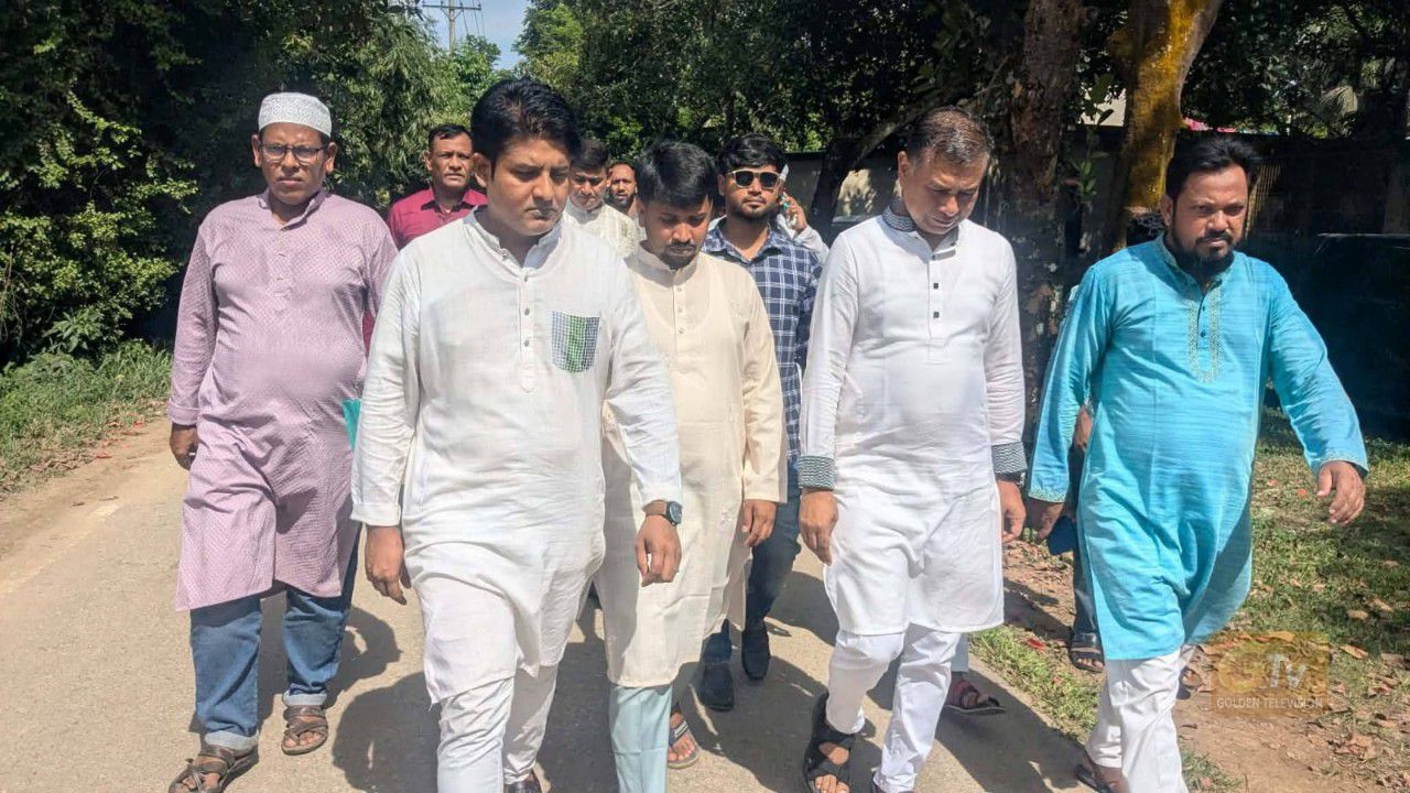 পাহাড় পুর ইউনিয়ন যুবদলের যুগ্ম সাধারণ সম্পাদক-ও প্রতিষ্ঠাতা ছাত্রদলের  যুগ্ম সাধারণ সম্পাদক নাজির হোসেন মিষ্টু এর ছেলের শুনাতে খাতনা অনুষ্ঠানে..