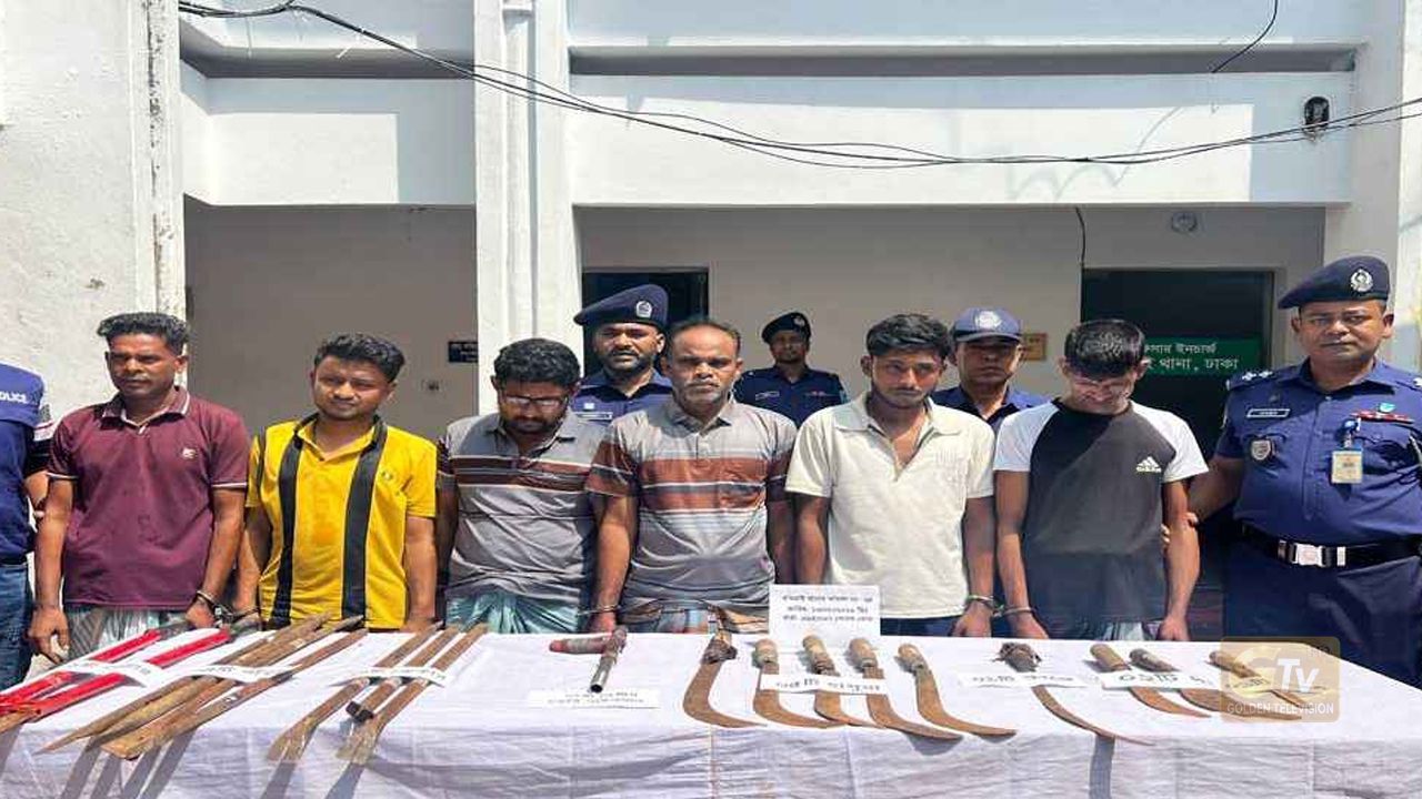 অস্ত্রসহ গ্রেফতার ডাকাতরা