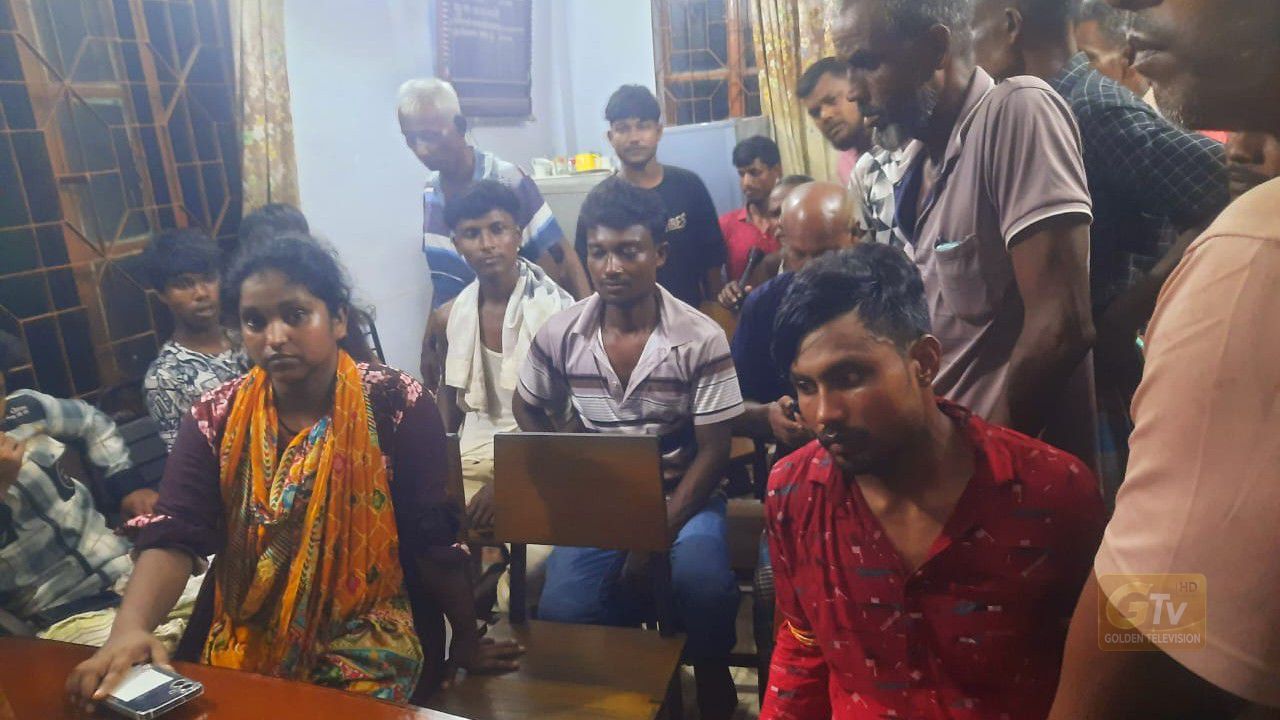৪নং বোতলাগাড়ীতে ৪র্থ বিয়ে করতে এসে ধরা: আইন হাতে না তুলে চেয়ারম্যানের হাতে সোপর্দ করল সচেতন জনগণ