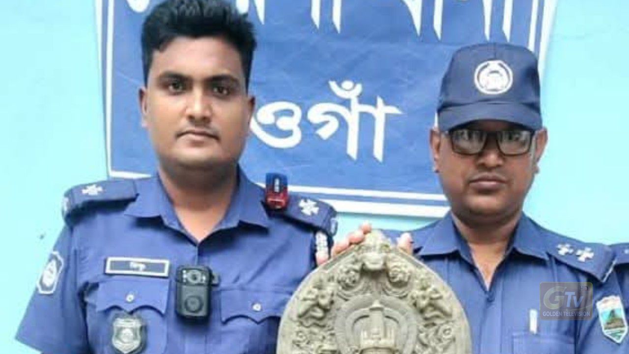 নওগাঁ জেলার পোরশায় প্রায় ২০ কেজি ওজনের  কষ্টিপাথর সদৃশ হিন্দুধর্মীয় দেবতার মূর্তি উদ্ধার