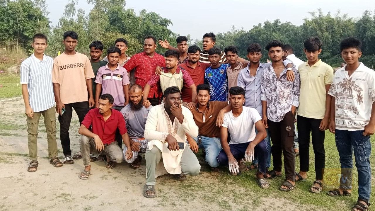 সৈয়দপুরের বোতলাগাড়ীতে বর্ণাঢ্য আয়োজনে ফুটবল টুর্নামেন্টের মেগা ফাইনাল