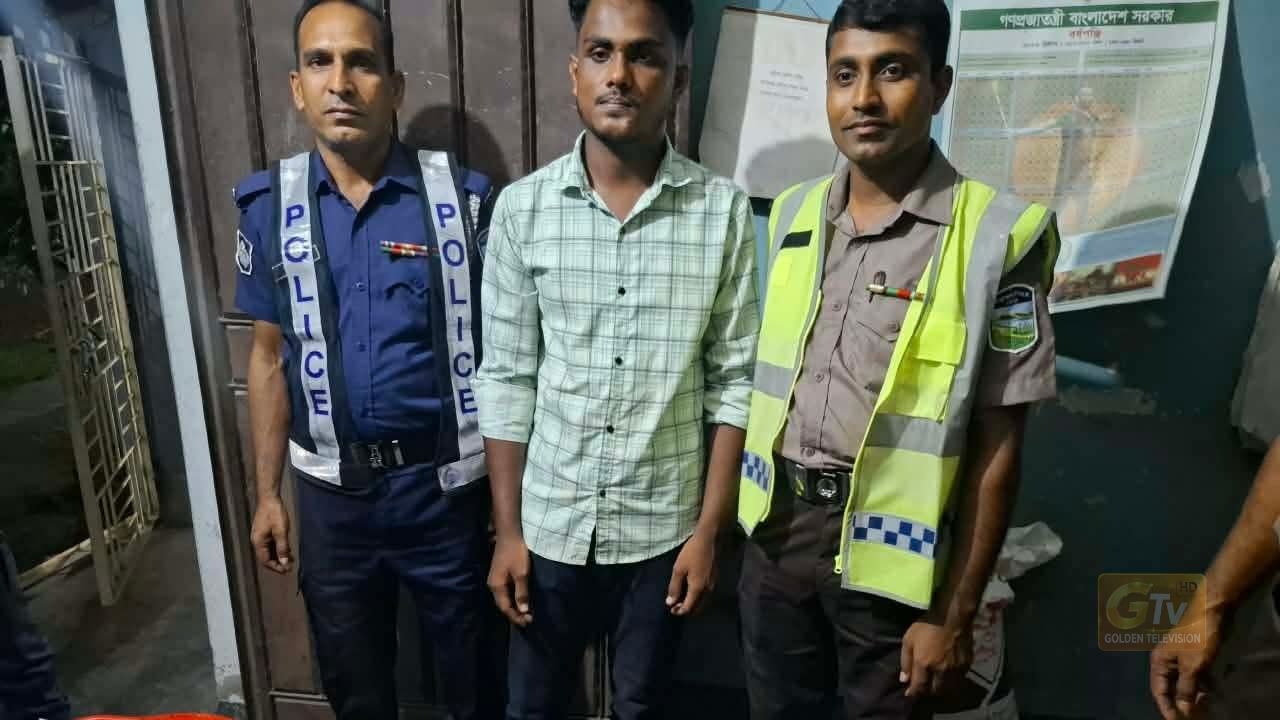 পূর্বধলায় ৪০ বোতল ফেনসিডিল সহ আটক ১