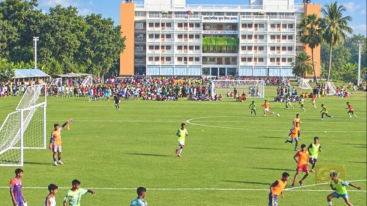 যশোর শামস উল হুদা মাঠে ফুটবল ও স্বপ্ন পাঠশালা