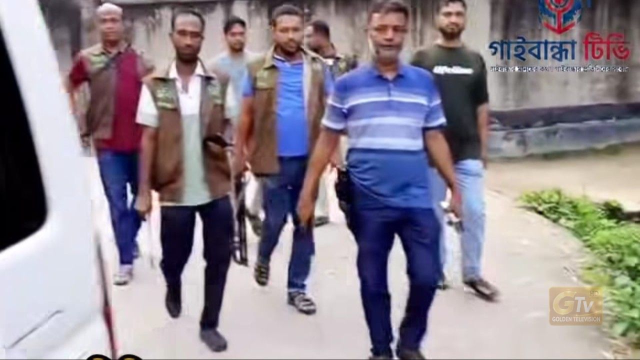 রাতভর অভিযান শেষে ক্লান্ত শরির নিয়ে সকালেই মাঠে গাইবান্ধা ডিবি পুলিশ