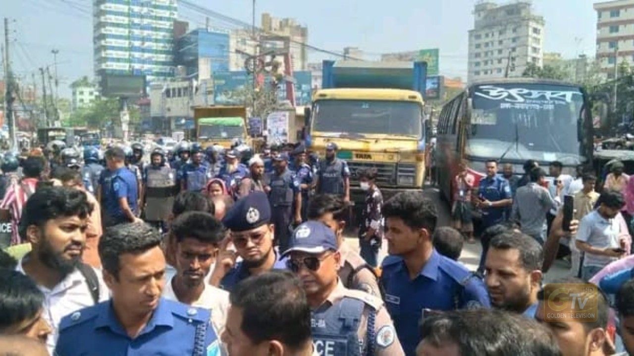 নারায়ণগঞ্জের চাষাঢ়ায় আজ মঙ্গলবার  (১৩ অক্টোবর ২০২৬ )  যানচলাচল বন্ধ