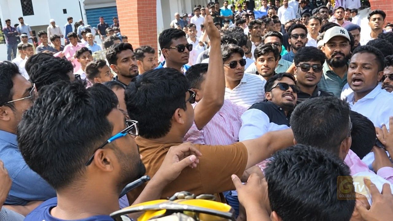 কুষ্টিয়ায় প্রতিমন্ত্রীর অনুষ্ঠানে হাতাহাতি, ভিডিও ধারণ করায় দুই সাংবাদিকের ওপর হামলা 