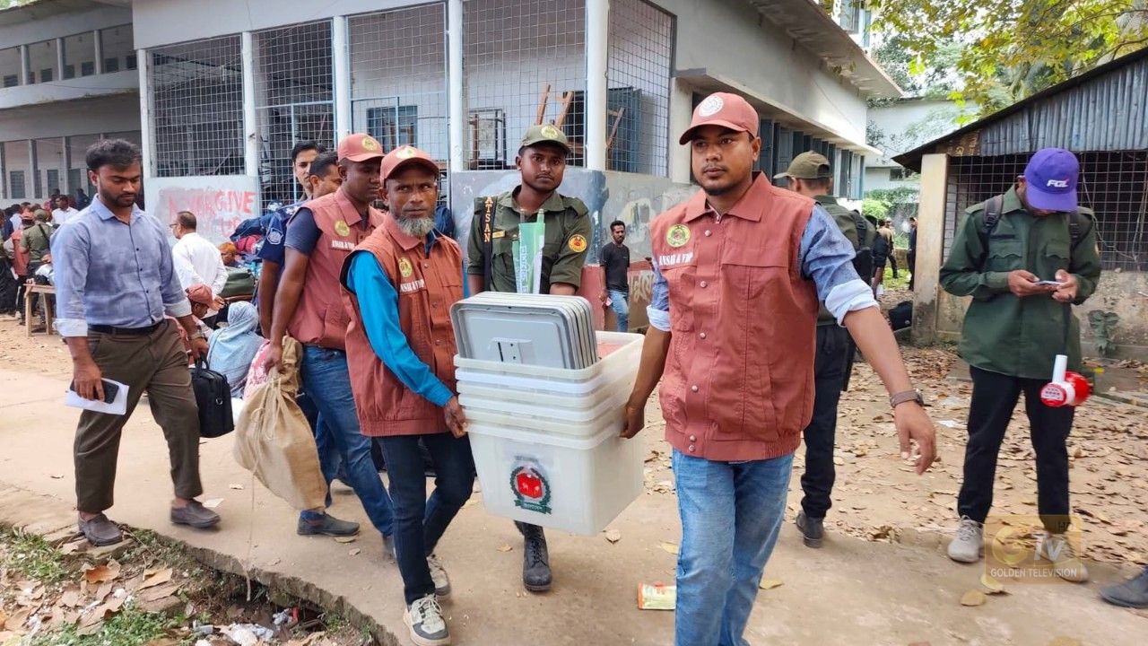 ঠাকুরগাঁও-১ আসনে ভোটের প্রস্তুতি সম্পন্ন, কেন্দ্রে যাচ্ছে ব্যালট ও সরঞ্জাম